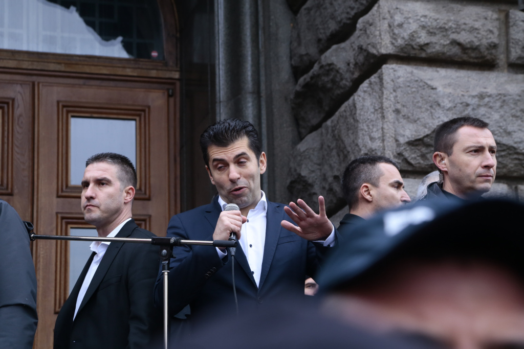 Протести, каквито България не е виждала, ще свалят кабинета „Петков“, щом се случи това ВИДЕО