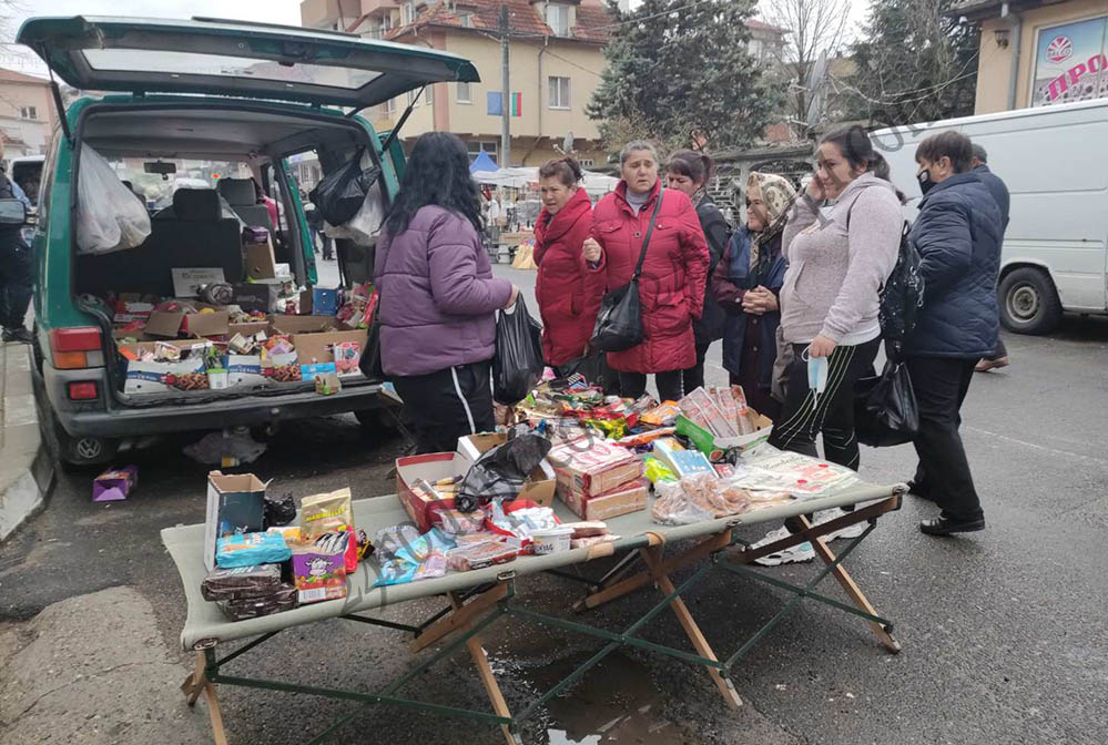 Предприемчиви нашенци въртят голяма далавера в Родопите със стоки от пазара в Одрин 