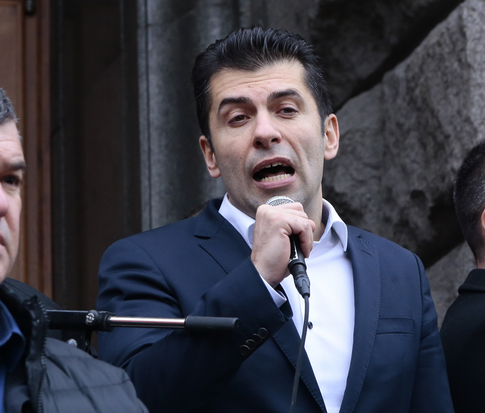 Петков се жали пред „Таймс“: Ние сме следващите в списъка на Кремъл