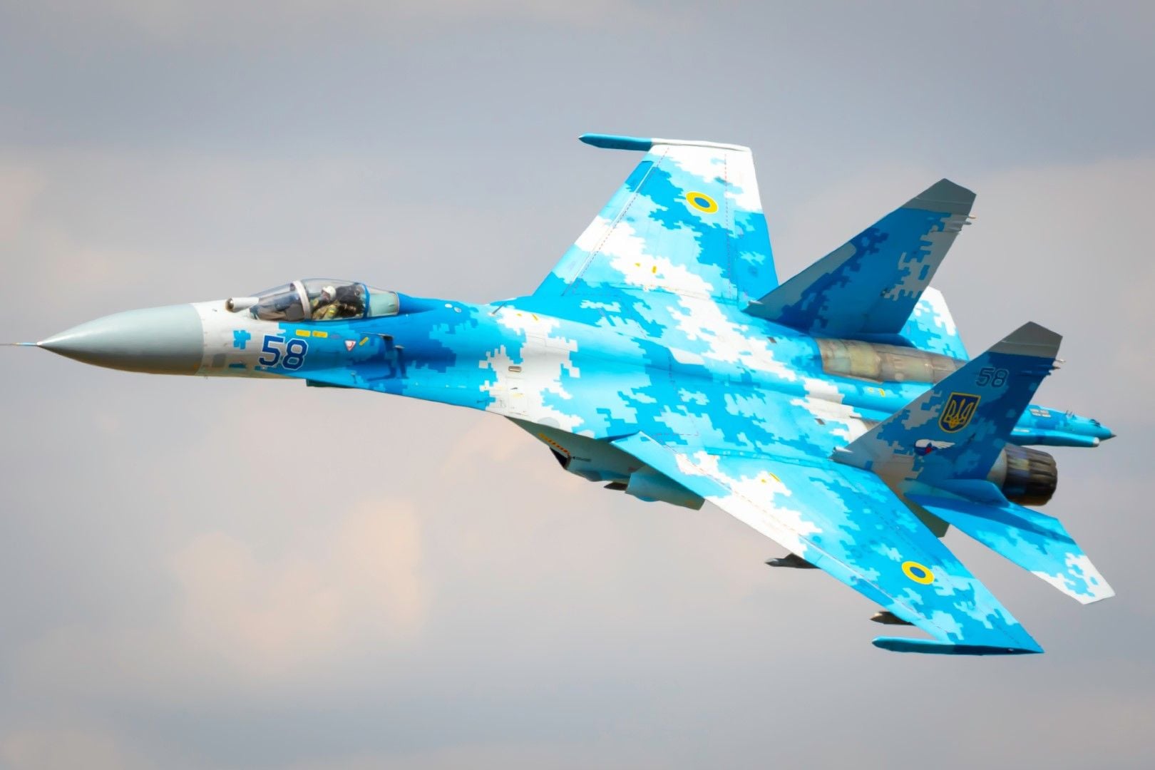 Войната иде към нас: Свалиха украински изтребител Су-27 в Румъния ВИДЕО