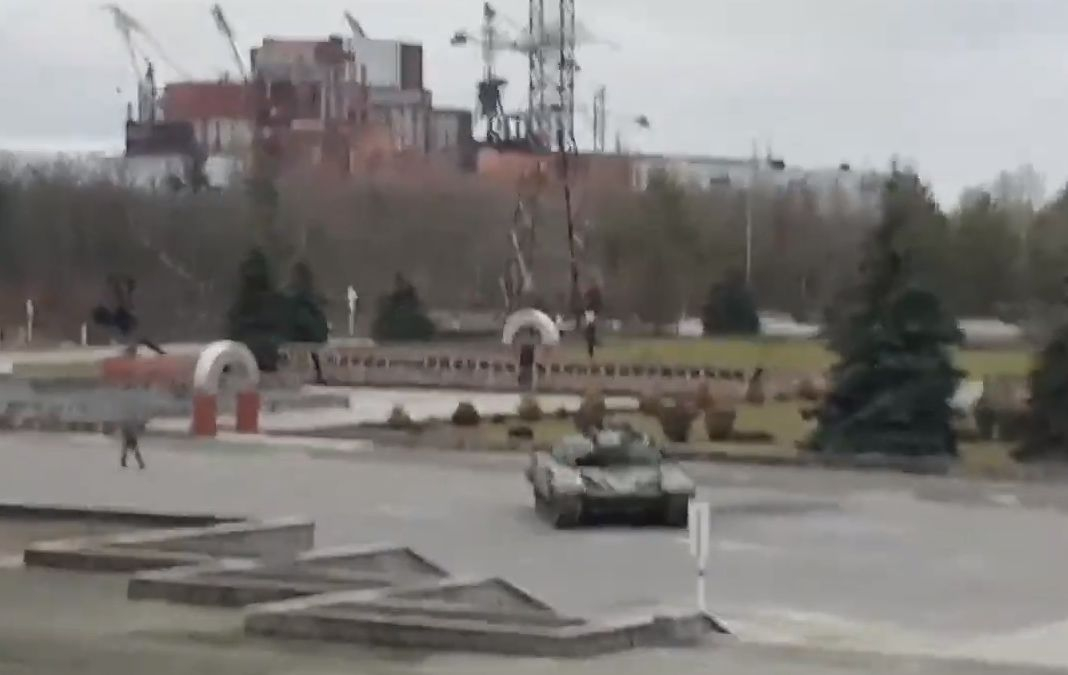 Извънредно: Русия пое контрола върху АЕЦ "Чернобил"! Чуват се изстрели ВИДЕО