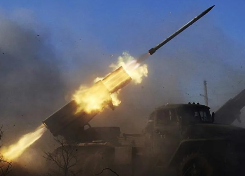 Военни колони продължават да навлизат в Украйна от Беларус, експерт каза колко ще продължи спецоперацията ВИДЕО