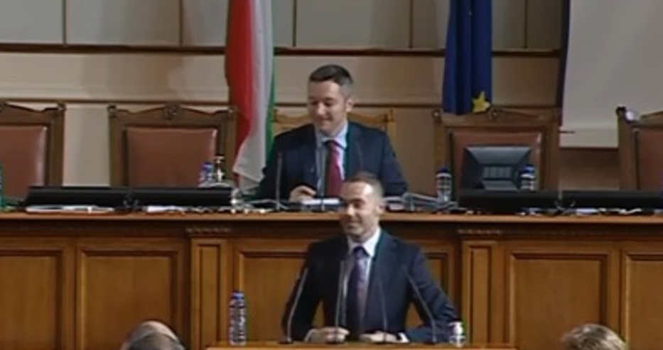 Скандал в парламента! Вигенин и депутат от ГЕРБ се сджафкаха заради имена