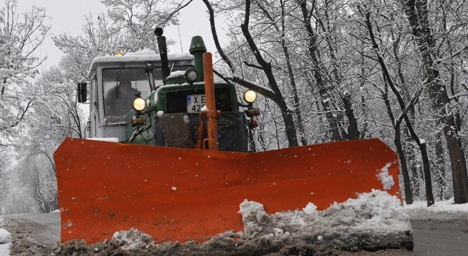До къде се докарахме: Снегорин на "Шипка" не чисти, защото ...