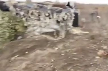 Украинските военни си плюха на петите, зарязаха позициите си край Мариупол ВИДЕО 
