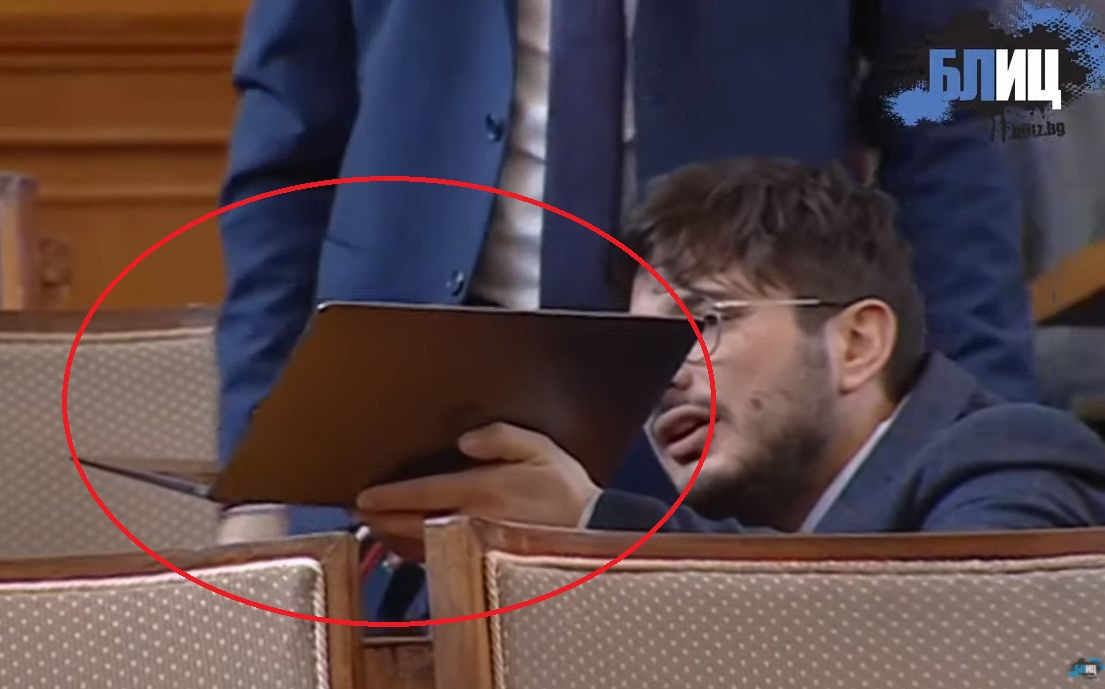 Депутат на Слави изуми всички в НС с това, което направи БЛИЦ TV