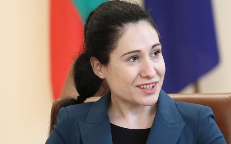 Зам.-министърка на отбраната хвърли оставката си на Петков и го закопа с тези думи 