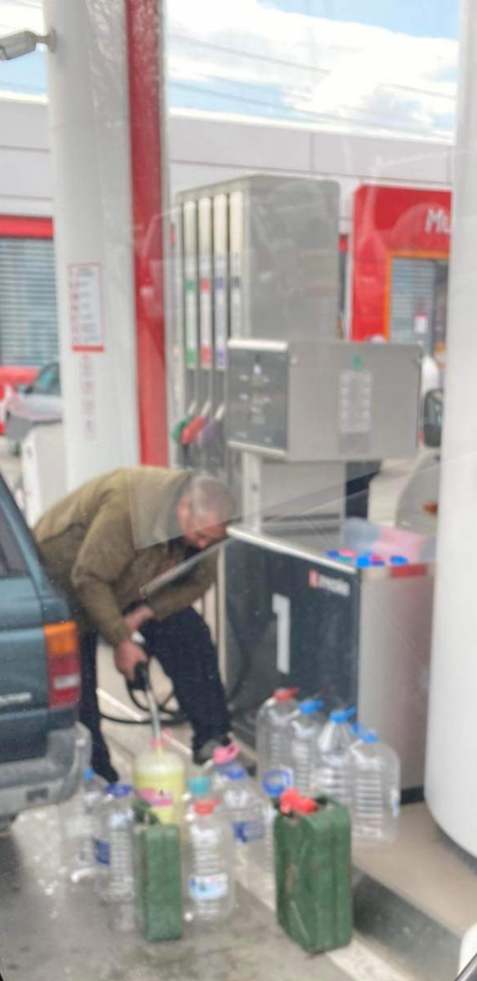 По бензиностанциите в Кърджали опашки няма, но... СНИМКИ
