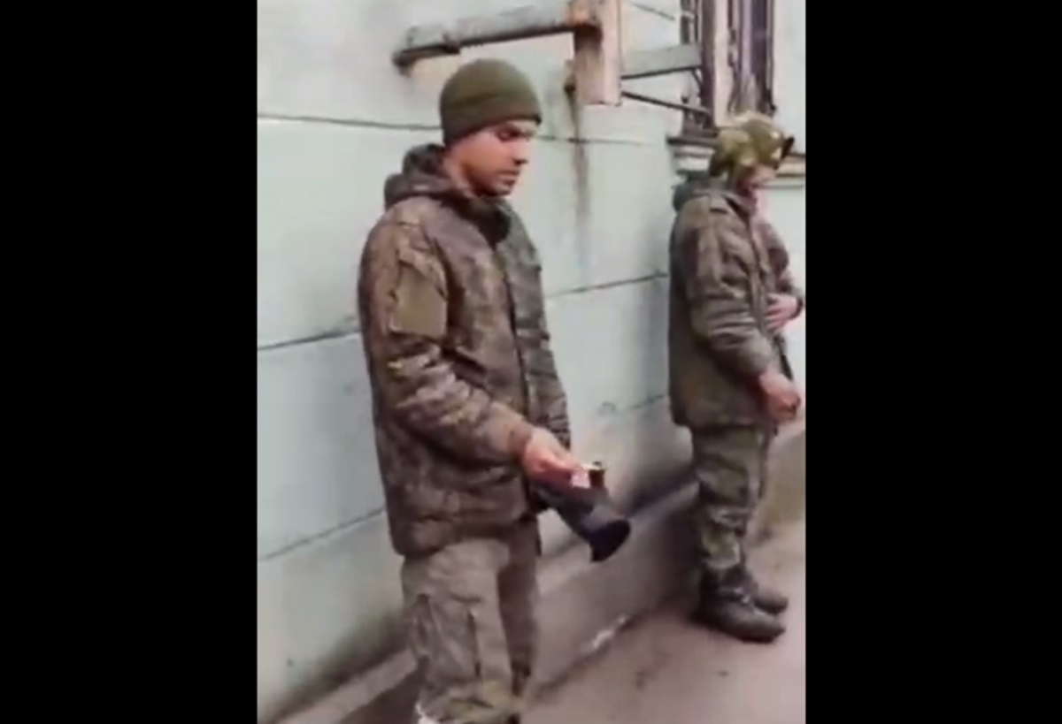 Украински бойци плениха руски окупатори и... ВИДЕО