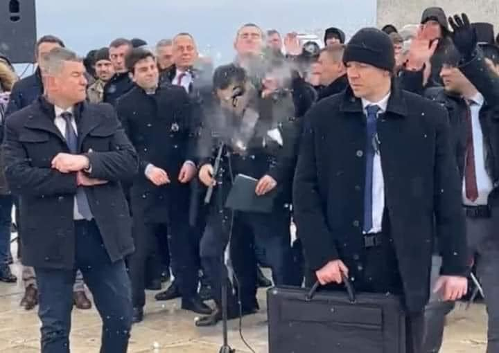 Не е случайно, че хитрецът Радев се скри и остави Петков да яде снежните топки, казва Иван Сотиров