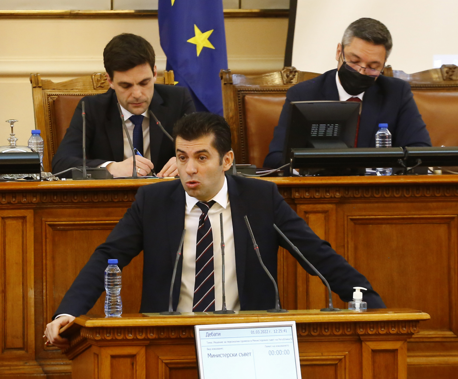 Много странна случка с Петков на жълтите павета СНИМКИ