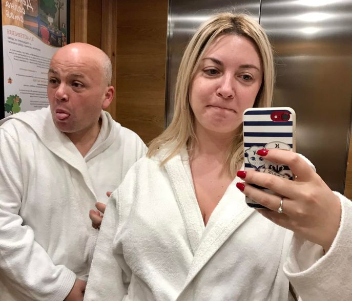 Жената на Александър Симов се пусна по бански и показа ядрените бомби СНИМКА