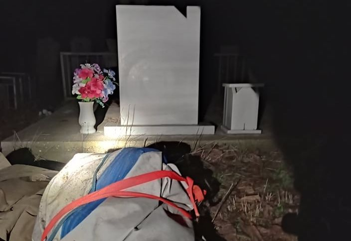 Откритото посред нощ на гробищата в Гълъбово, шокира всички СНИМКИ