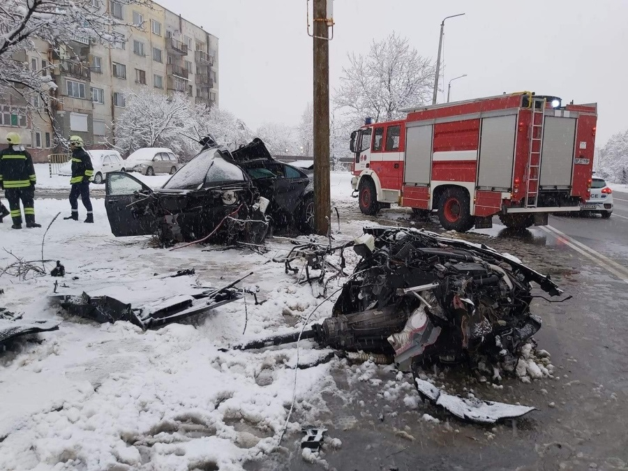 Кръв на пътя: Водач на S класа загина при зрелищно меле във Враца СНИМКИ