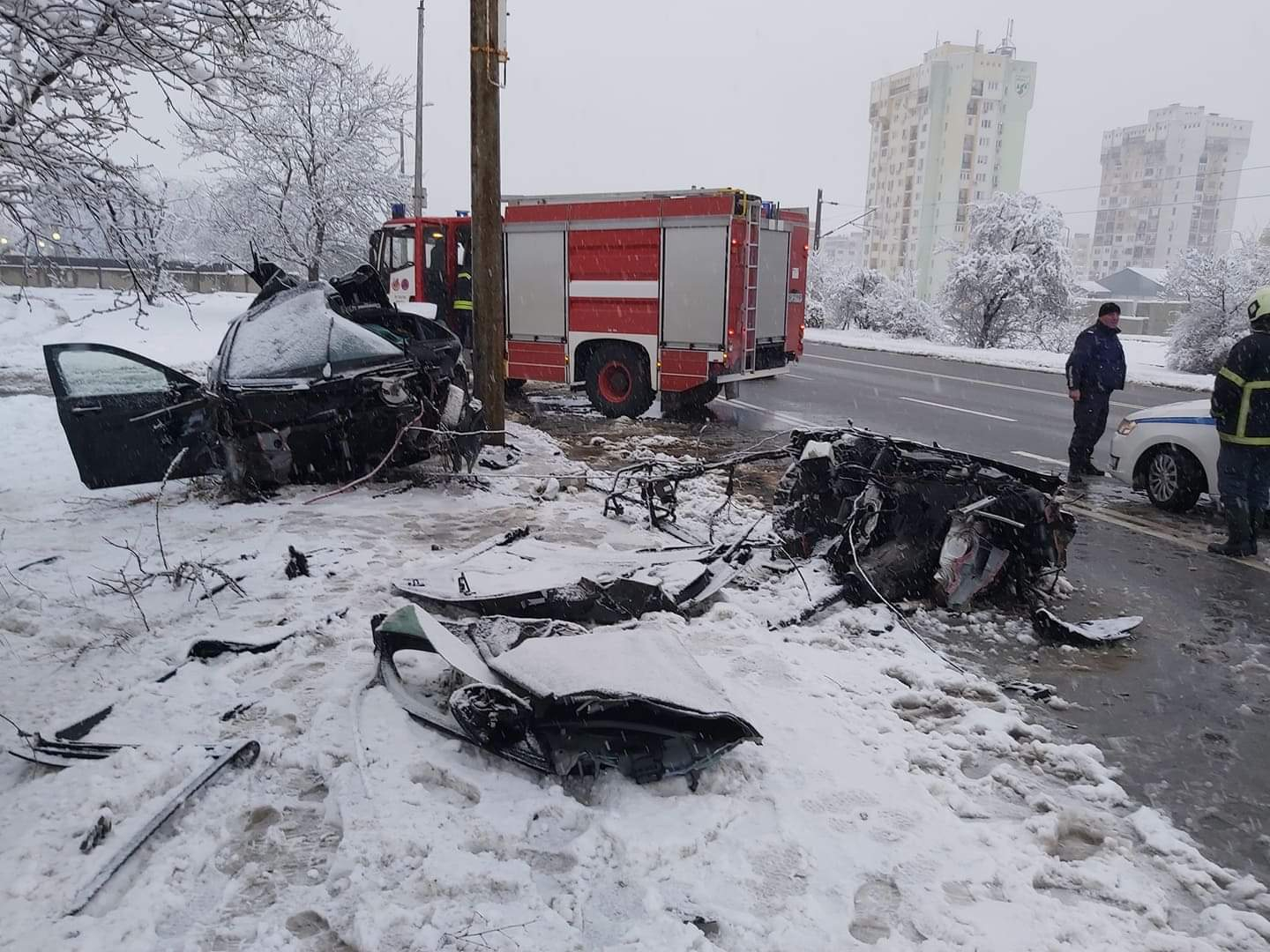 Кръв на пътя: Водач на S класа загина при зрелищно меле във Враца СНИМКИ