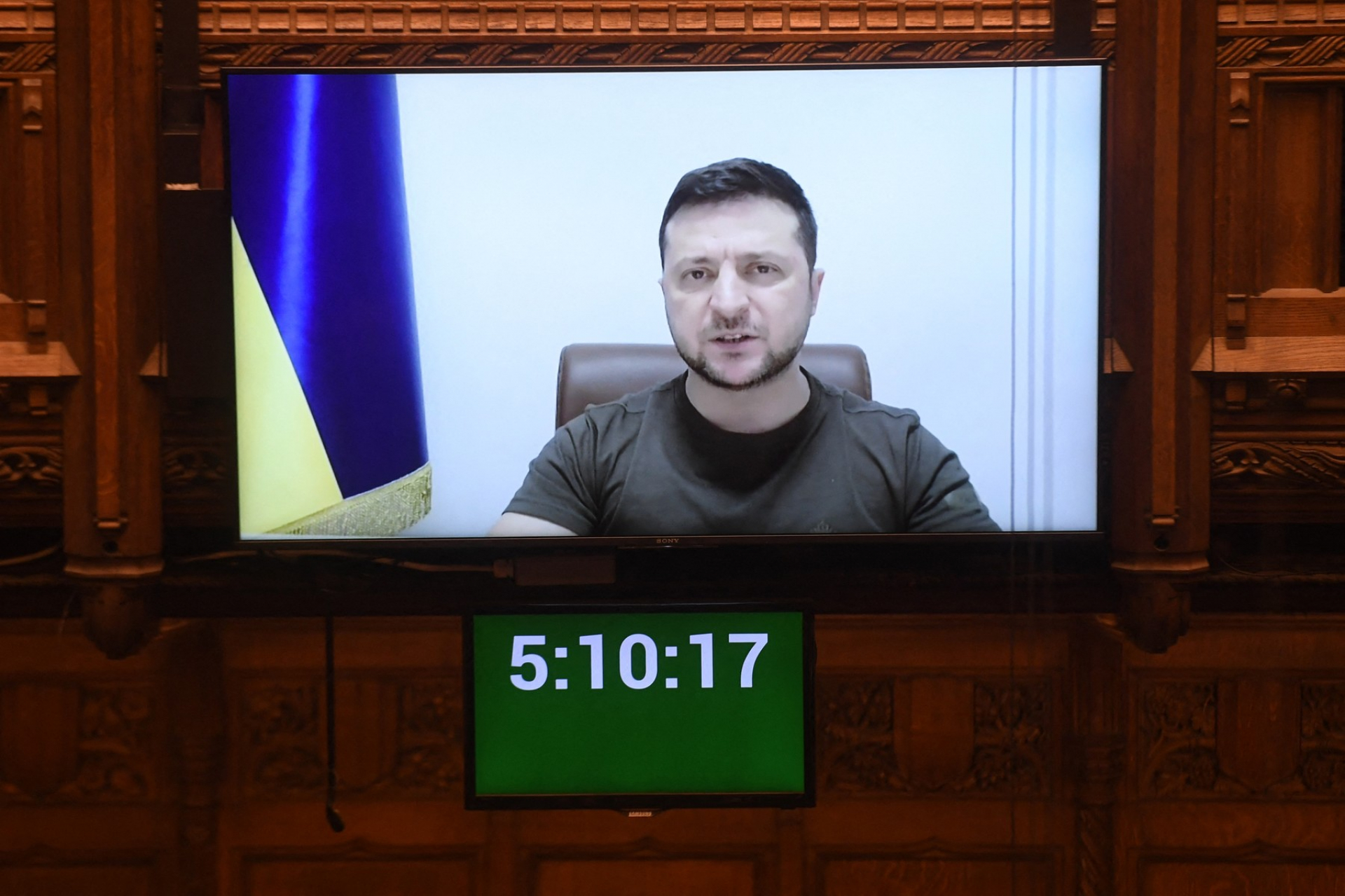 Британският парламент аплодира бурно Зеленски СНИМКИ