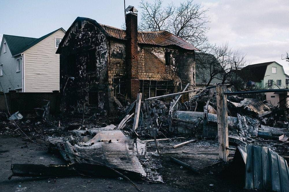 Свален руски Су-27 падна върху частен имот в Киев СНИМКА