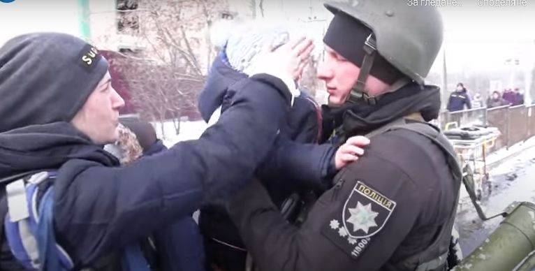 Сбогуването в Украйна, което разплака света ВИДЕО