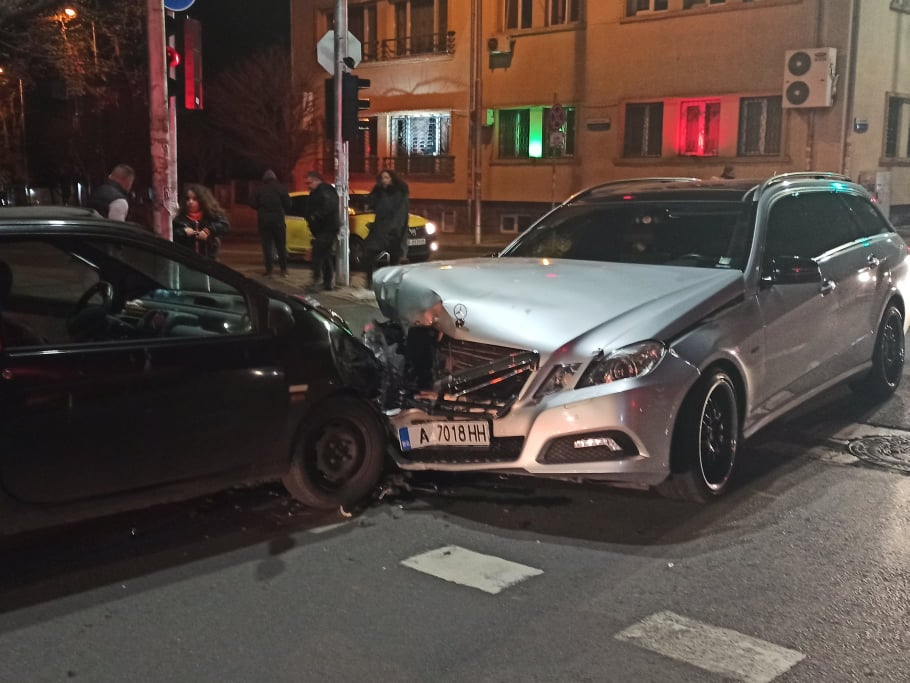 Адско меле в Бургас, колите на нищо не приличат СНИМКИ