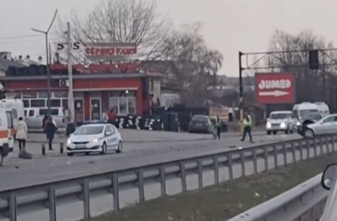 Първо в БЛИЦ! Зрелищно меле в столичния квартал „Горубляне“ СНИМКИ 18+