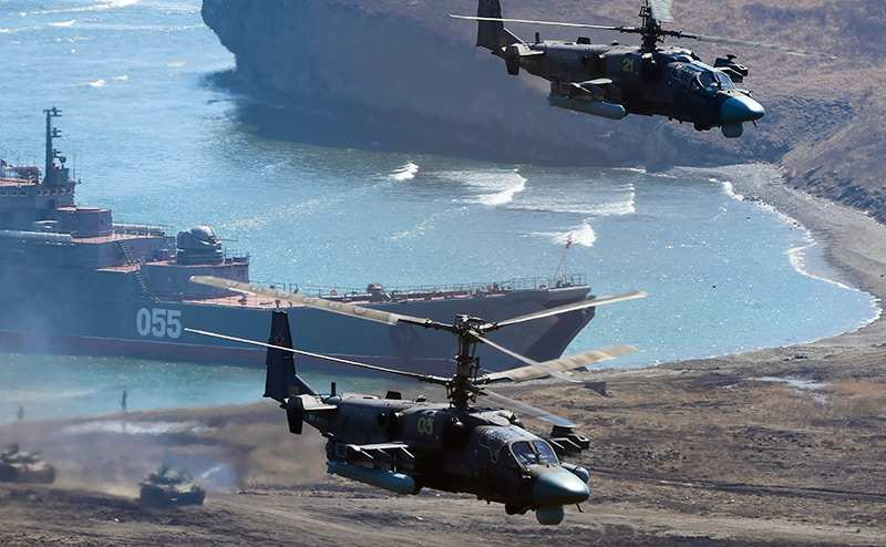 Кораби на ВМФ на Русия влязоха в пристанището на Бердянск и се натъкнаха на... ВИДЕО