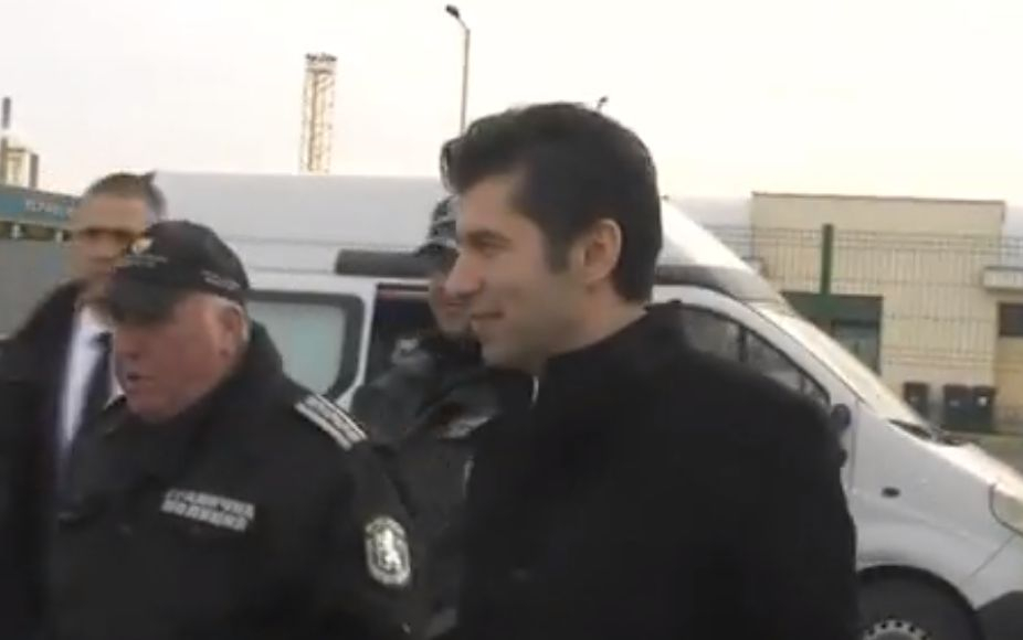 Петков отиде на границата да види украинските бежанци, ето от какво се впечатли ВИДЕО
