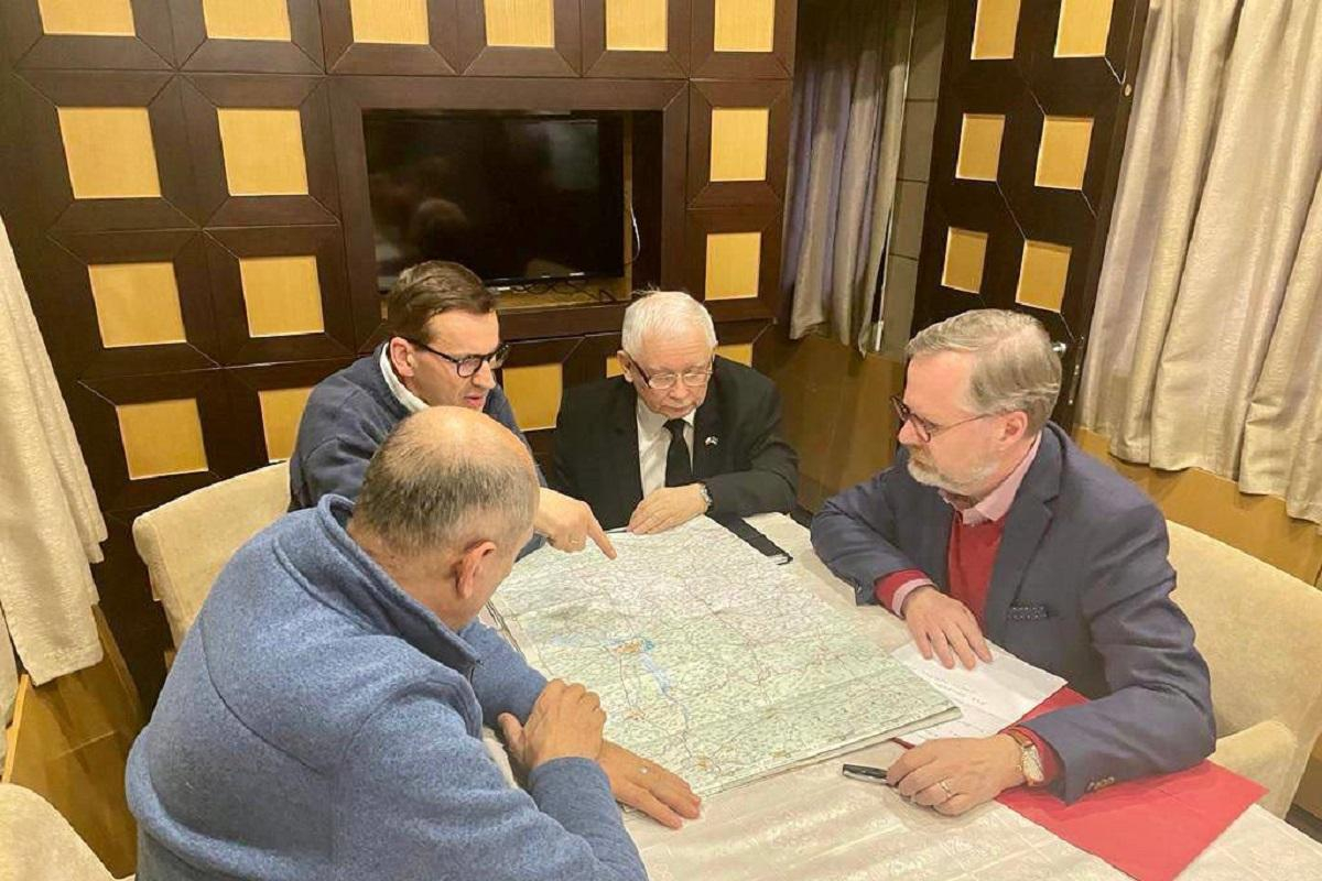 Историческа среща: Премиерите на Полша, Чехия и Словения отидоха на крака при Зеленски в Киев СНИМКИ