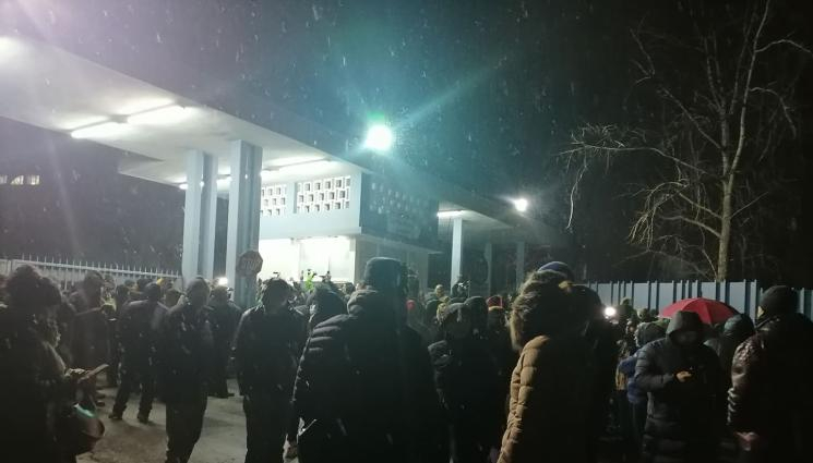Какво се случи след ареста на Борисов? Посрещнаха експремиера със заря в "Младост", а Рашков и Петков през това време... ВИДЕО