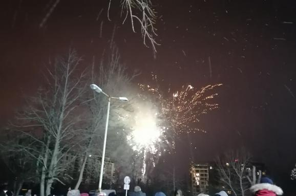 Какво се случи след ареста на Борисов? Посрещнаха експремиера със заря в "Младост", а Рашков и Петков през това време... ВИДЕО
