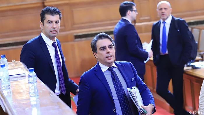 Кой от двамата лъже? Петков и Василев дават коренно противоположни версии за ареста на Борисов