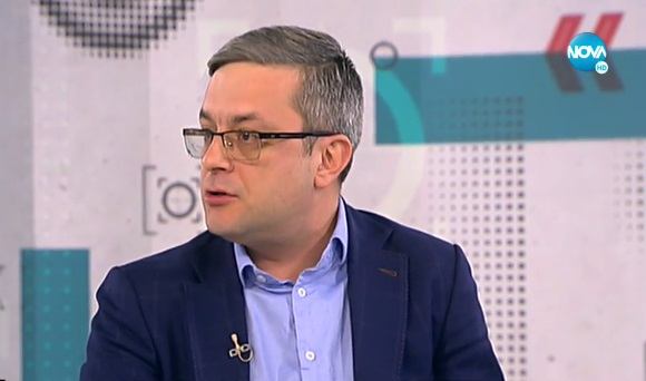 Тома Биков попиля Петков: Колкото Опра му промотира ментето по профилите си, толкова и... 