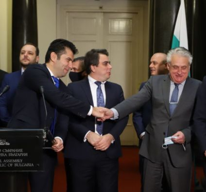 Стана ясно как Петков и Василев са навили Бойко Рашков да арестува Борисов 