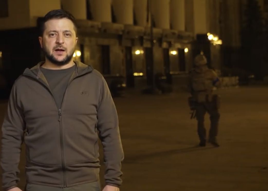Точно месец след началото на войната в среднощно ВИДЕО Зеленски обяви...