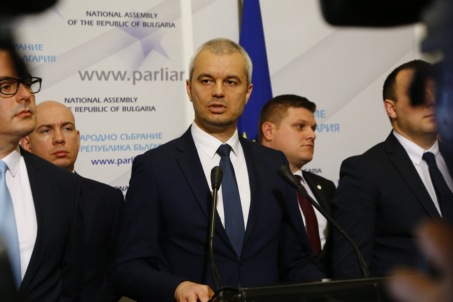 Костадинов скочи на Петков за поредно предателство  ВИДЕО