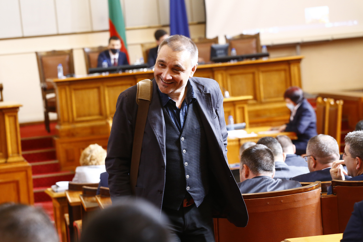 Избягал от Слави каза ще пристане ли на Радев