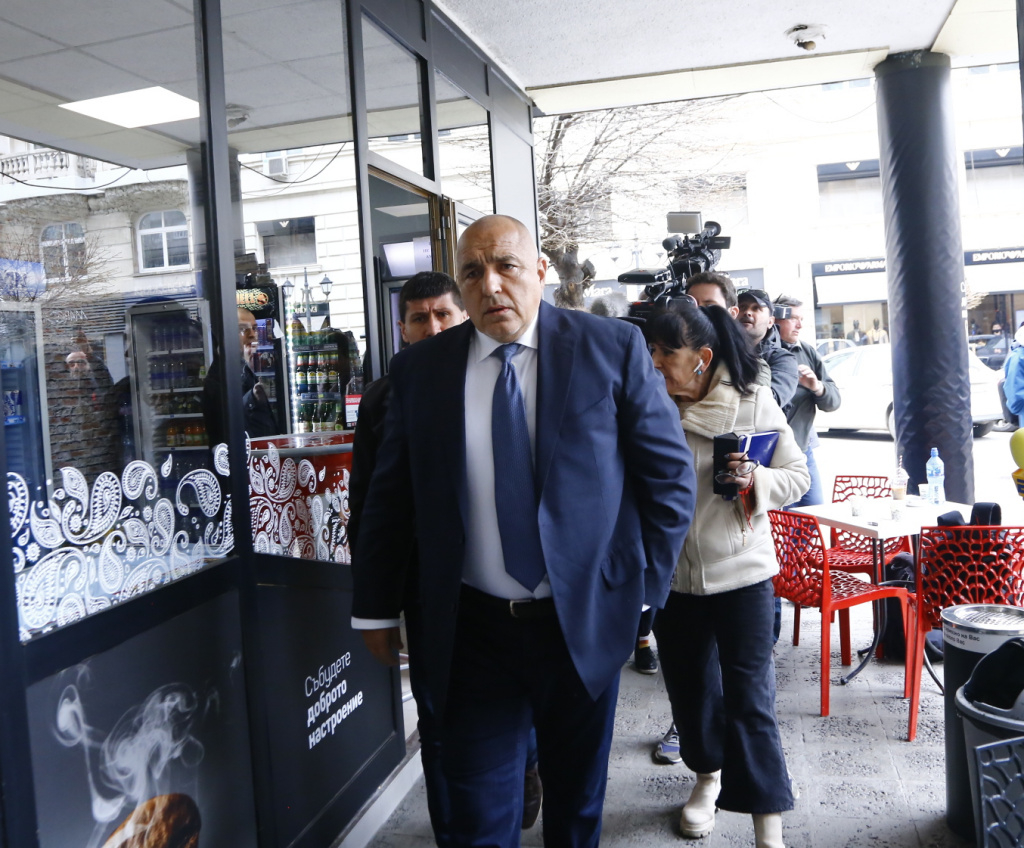 Борисов пристигна в прокуратурата, за да го разпитат СНИМКИ