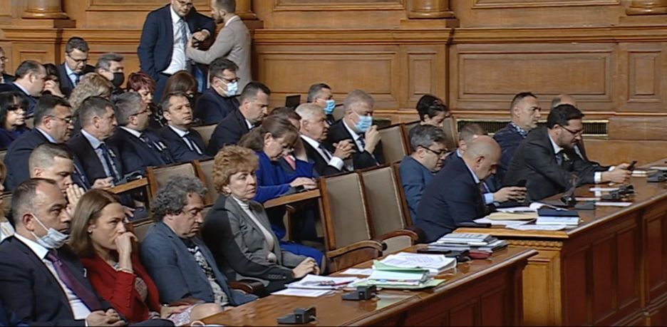 Отпадането на извънредната епидемична обстановка ще гледат депутатите БЛИЦ TV