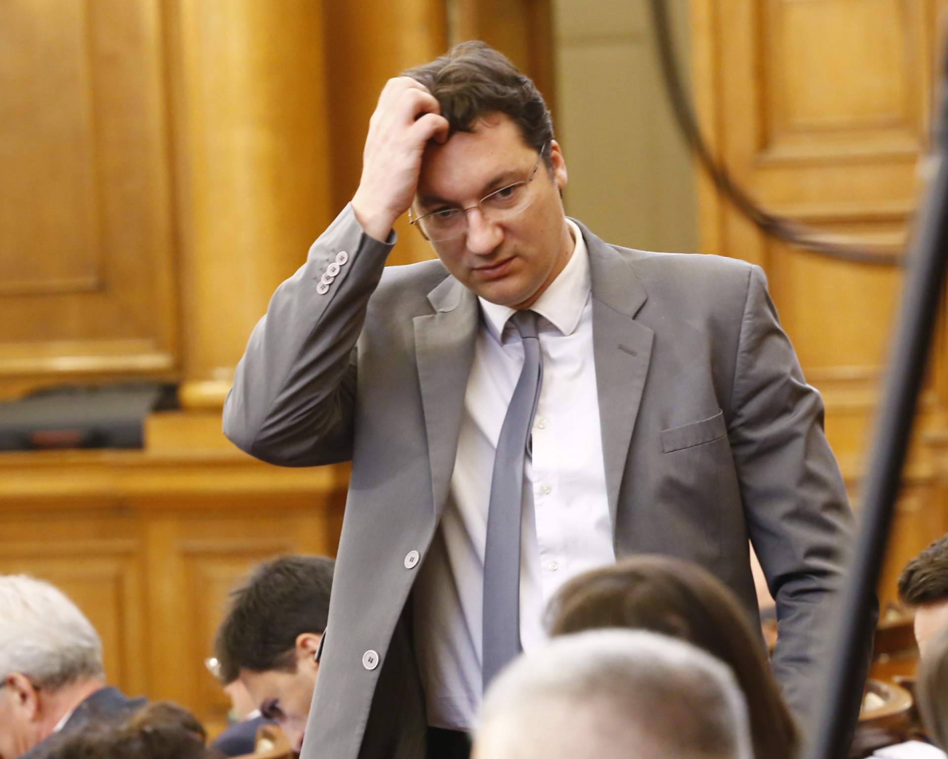КС поряза жестоко Крум Зарков