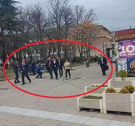 Смут в Благоевград, Сандански и Петрич заради Петков! Отново наруши протокола и... ВИДЕО
