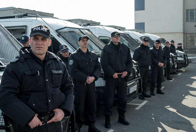 Полицаи и служители на затворите: Днес е ден на политическата истина