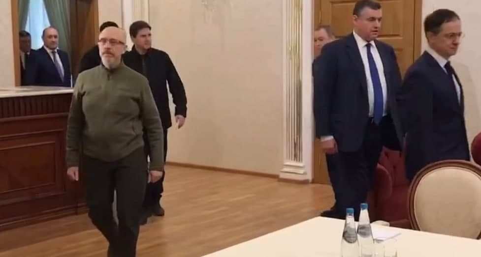 Москва и Киев отново преговарят, спира ли войната СНИМКИ