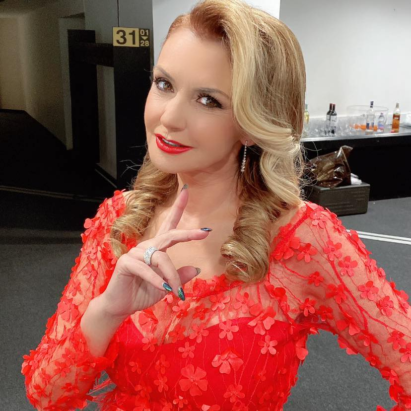 65-год. Нели Рангелова се разхвърля на плажа СНИМКИ