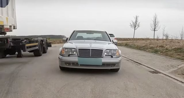 Може ли Мерцедес на над 30 години да вдигне 250 км/ч ВИДЕО