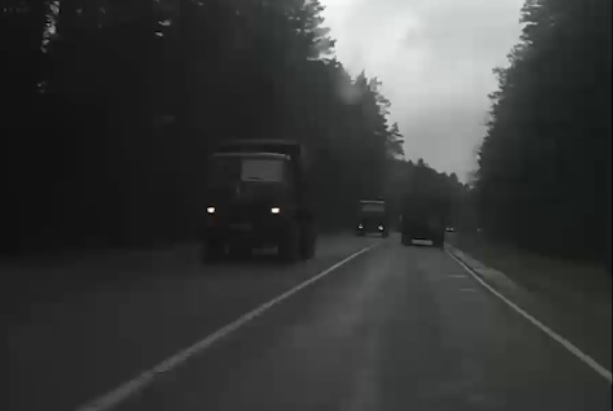 Военни колони навлизат от Беларус в Украйна,  потъна "Донбас" - командният кораб на украинските ВМС ВИДЕО