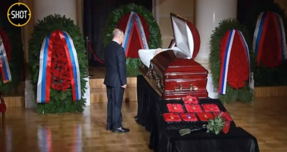 Путин изпрати Жириновски в последния му път ВИДЕО