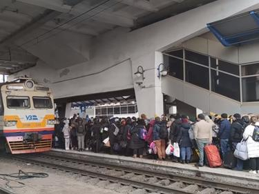 Последни новини за масовата евакуация в Луганска област заради настъплението на Русия