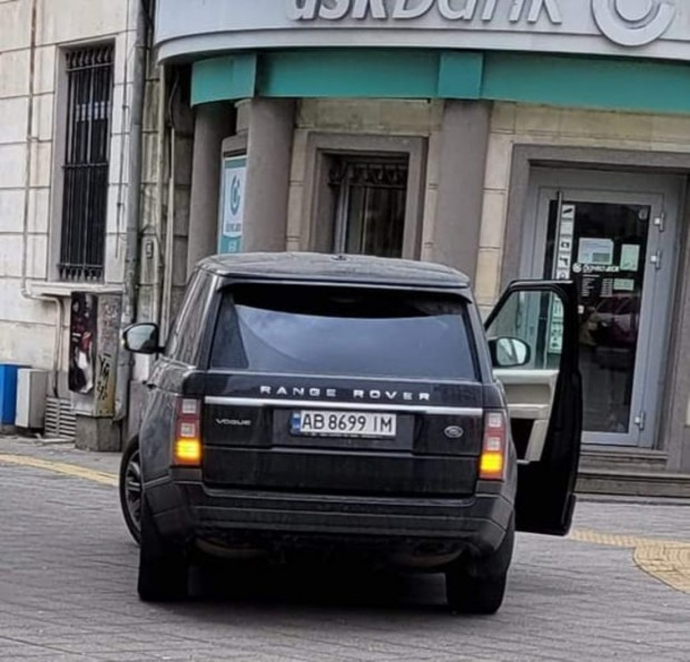 СНИМКА от центъра на Бургас на паркирал като арабин в пустиня украинец взриви мрежата 