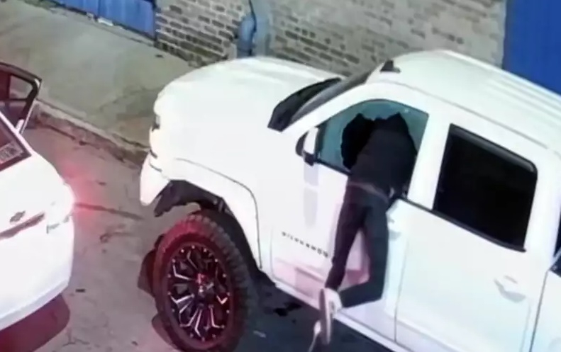 Автоджамбаз се опита да задигне кола, но се натъкна на граната и... ВИДЕО