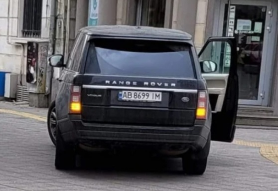 СНИМКА от центъра на Бургас на паркирал като арабин в пустиня украинец взриви мрежата 