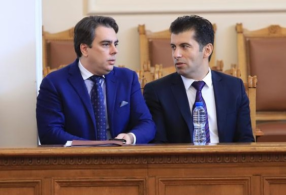 Непоклатимият тандем Кирил и Асен се пропука, ето какво се случва